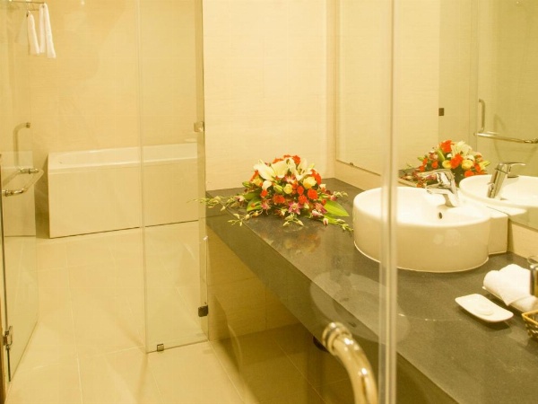 Da Nang Han River Hotel image 12